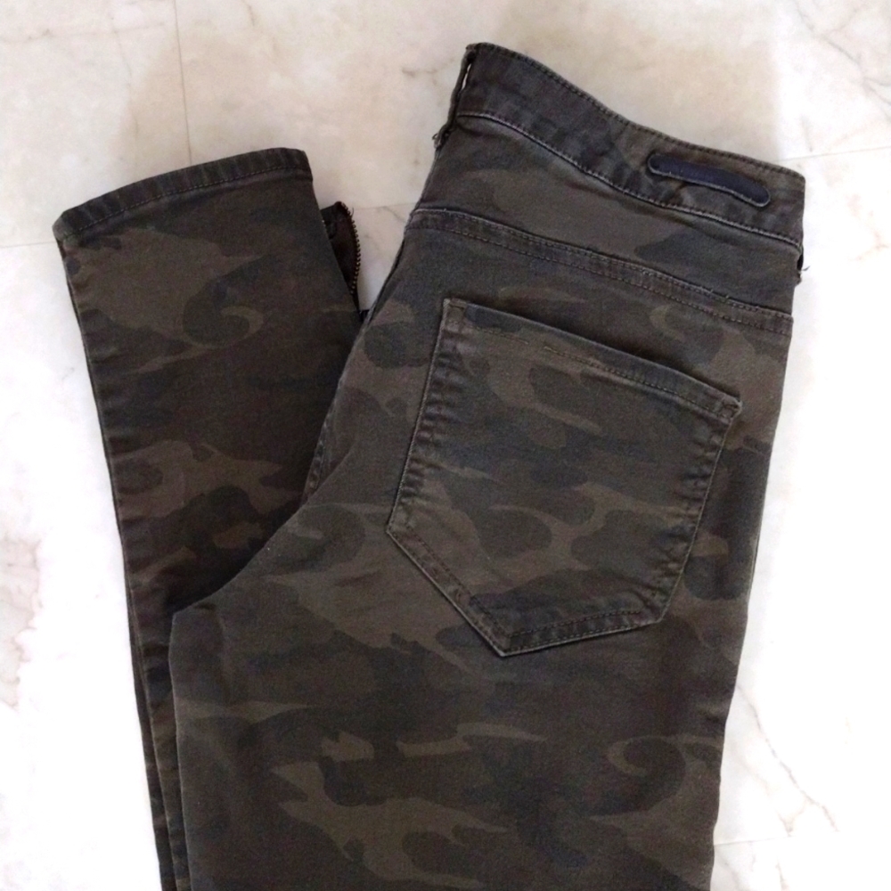 Zara basic camouflage denim jeans.